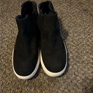 Time and Tru Black Memory Foam Sneakers